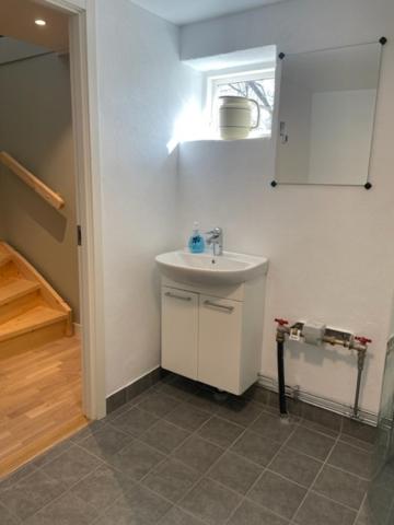 Totalrenoverad liten stuga - Housity