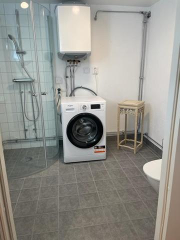 Totalrenoverad liten stuga - Housity