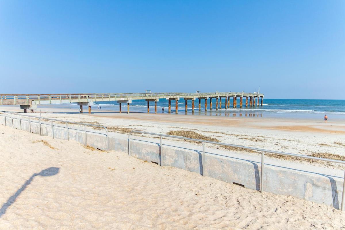 - Ocean Village Club E17 - Housity