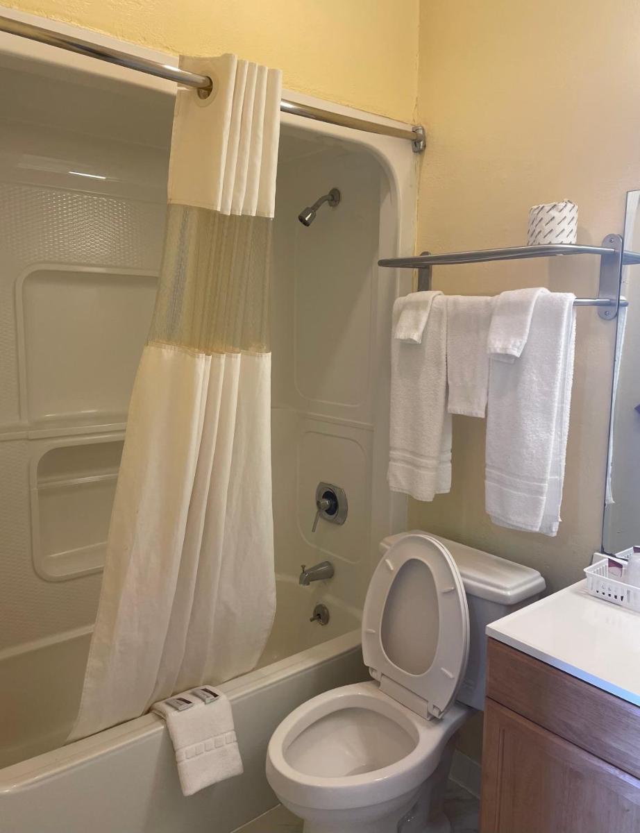 Relax Inn Dilley - Housity