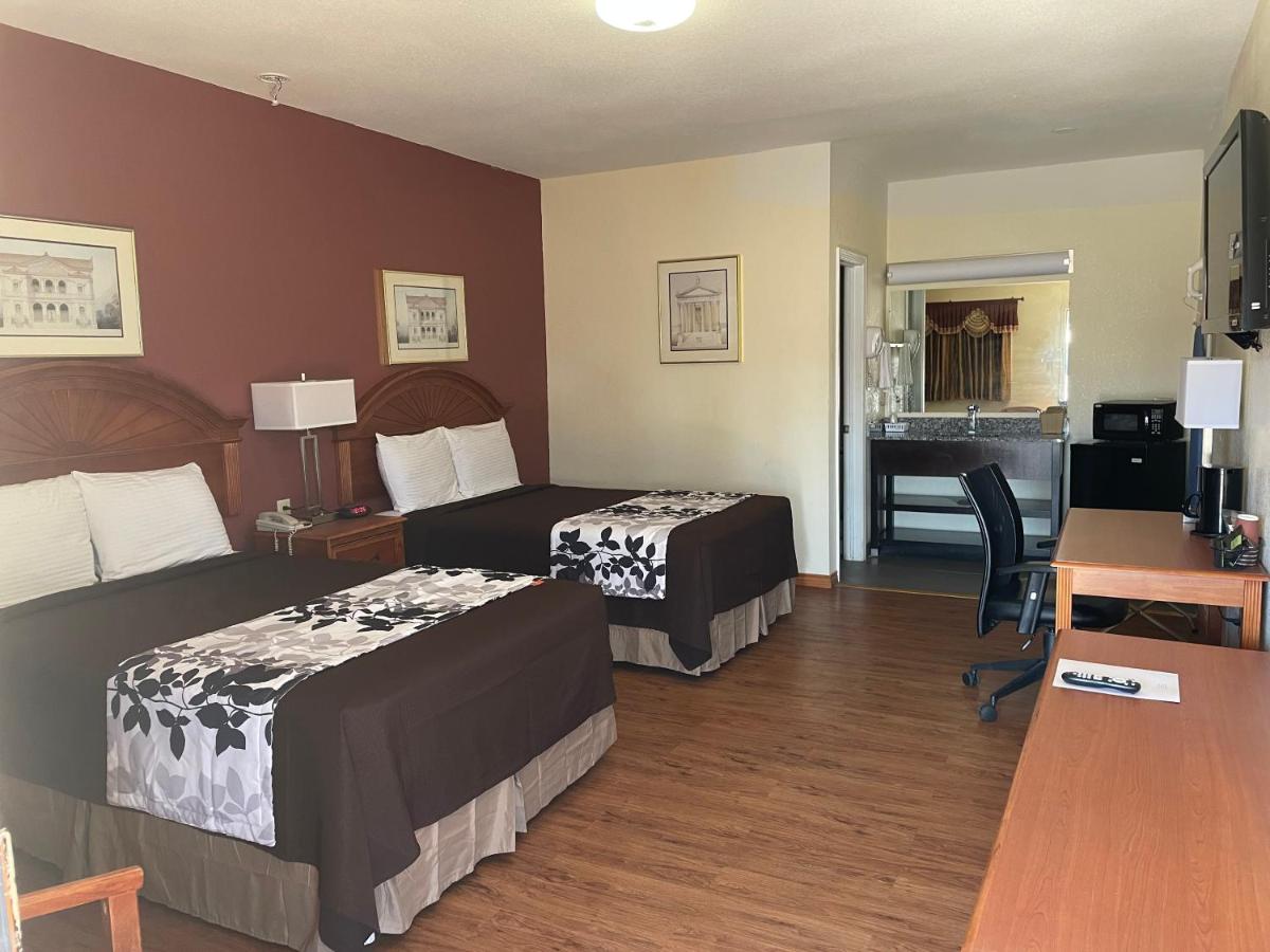 Relax Inn Dilley - Housity