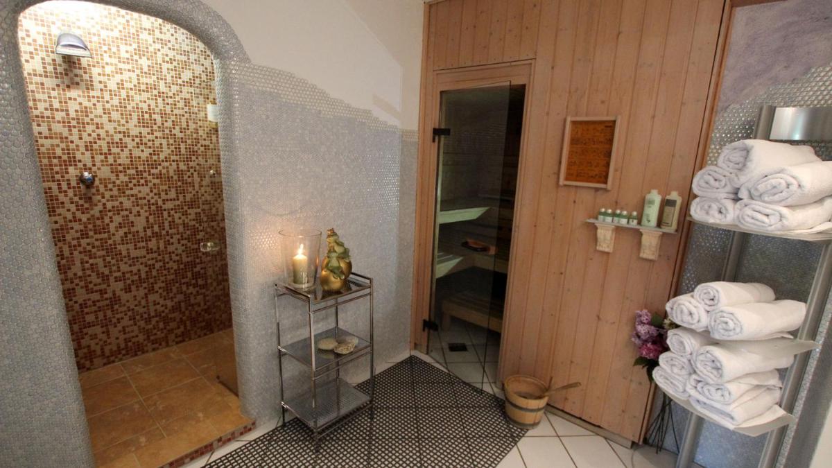 Hotel Alpin - Housity