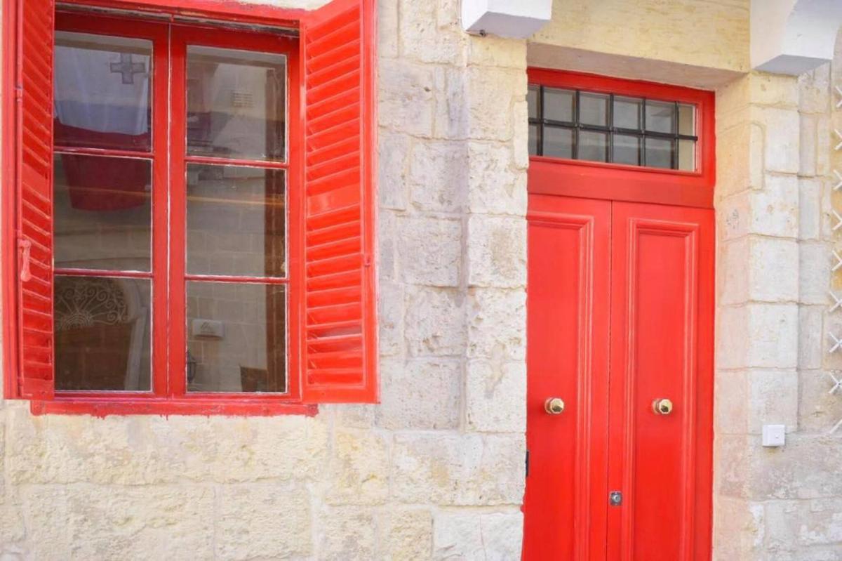 Compact And Cheerful House Close To Valletta - Housity