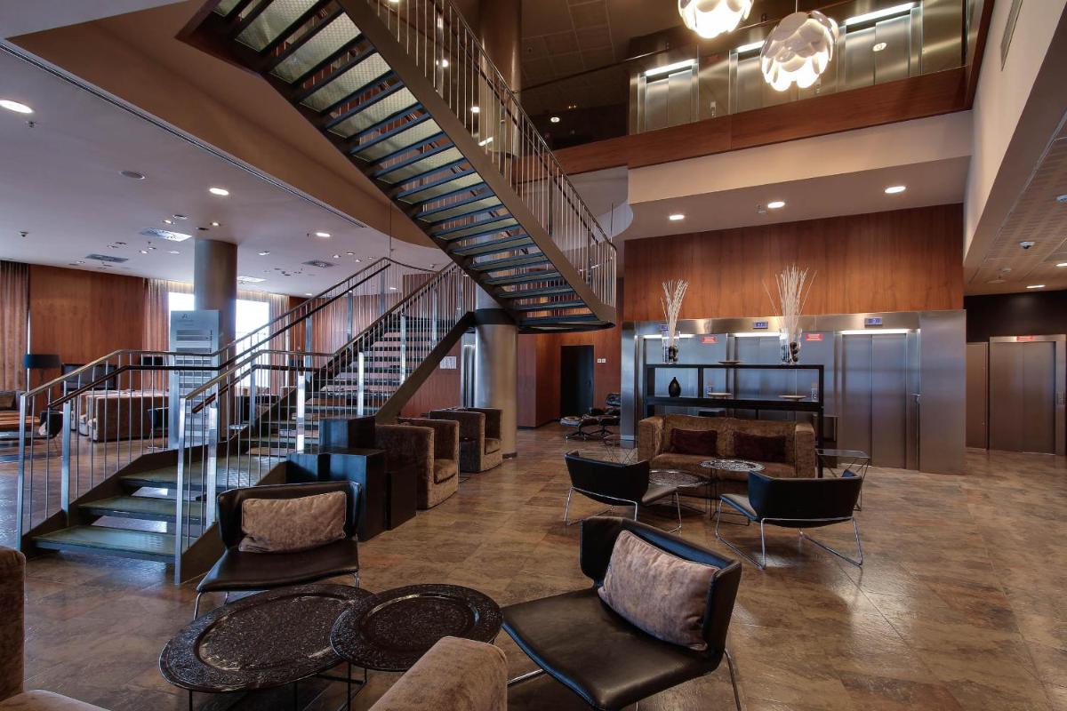 Hotel Badalona Tower - Housity