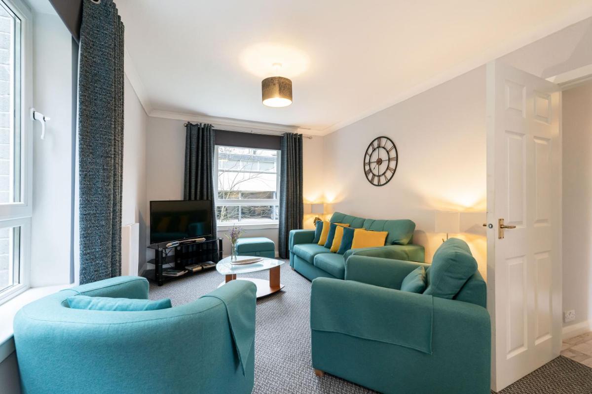 Ground-fl Two Bedroom Apartment in Bridge of Allan - Housity