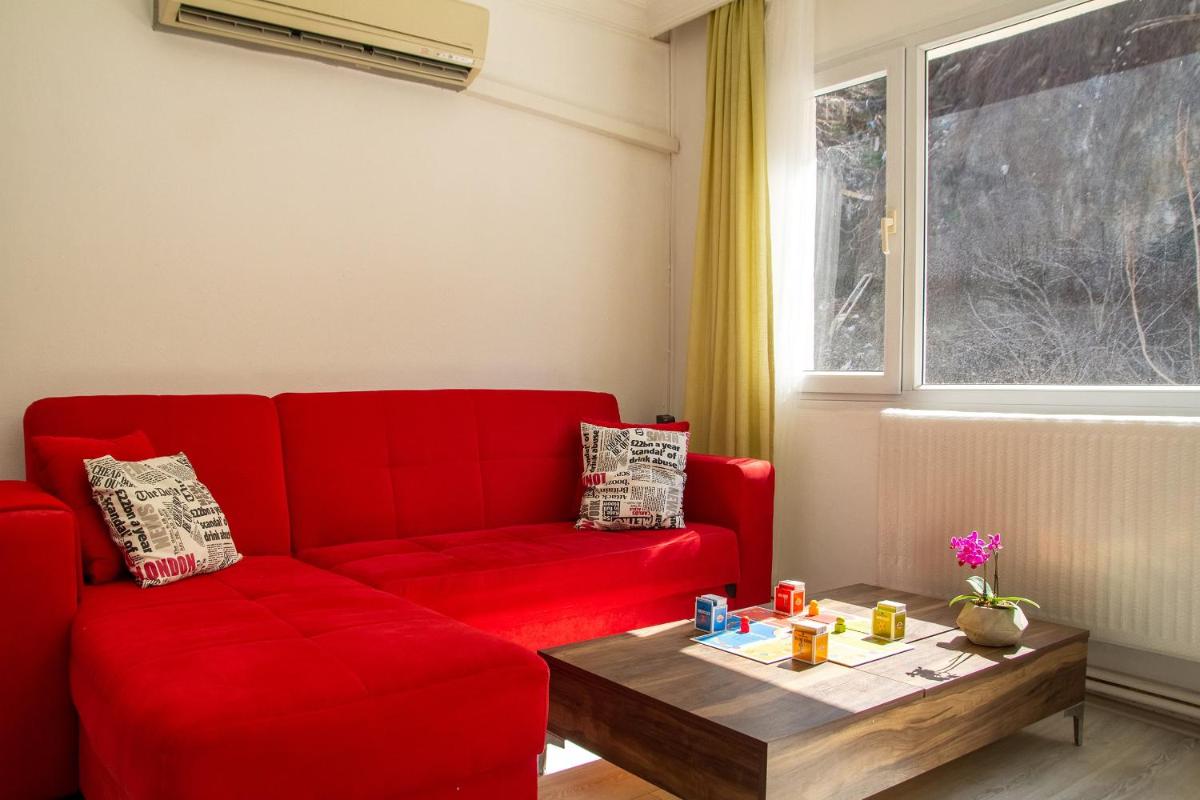 Cozy and Central Apartment near Historical Lift and Shore in Konak, Izmir - Housity