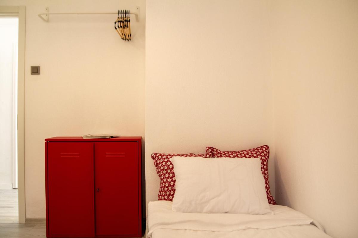 Cozy and Central Apartment near Historical Lift and Shore in Konak, Izmir - Housity