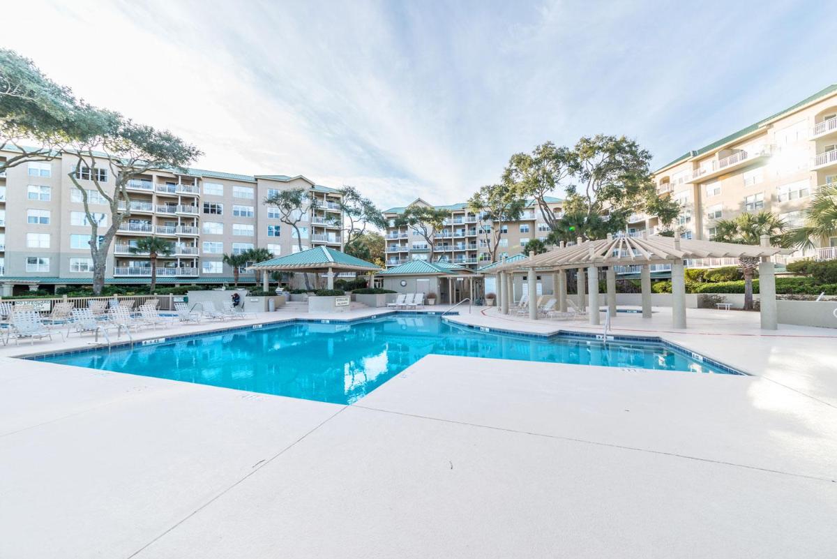 Hampton 6107, 2 Bedroom, Sleeps 6, Large Pool, Oceanfront View - Housity