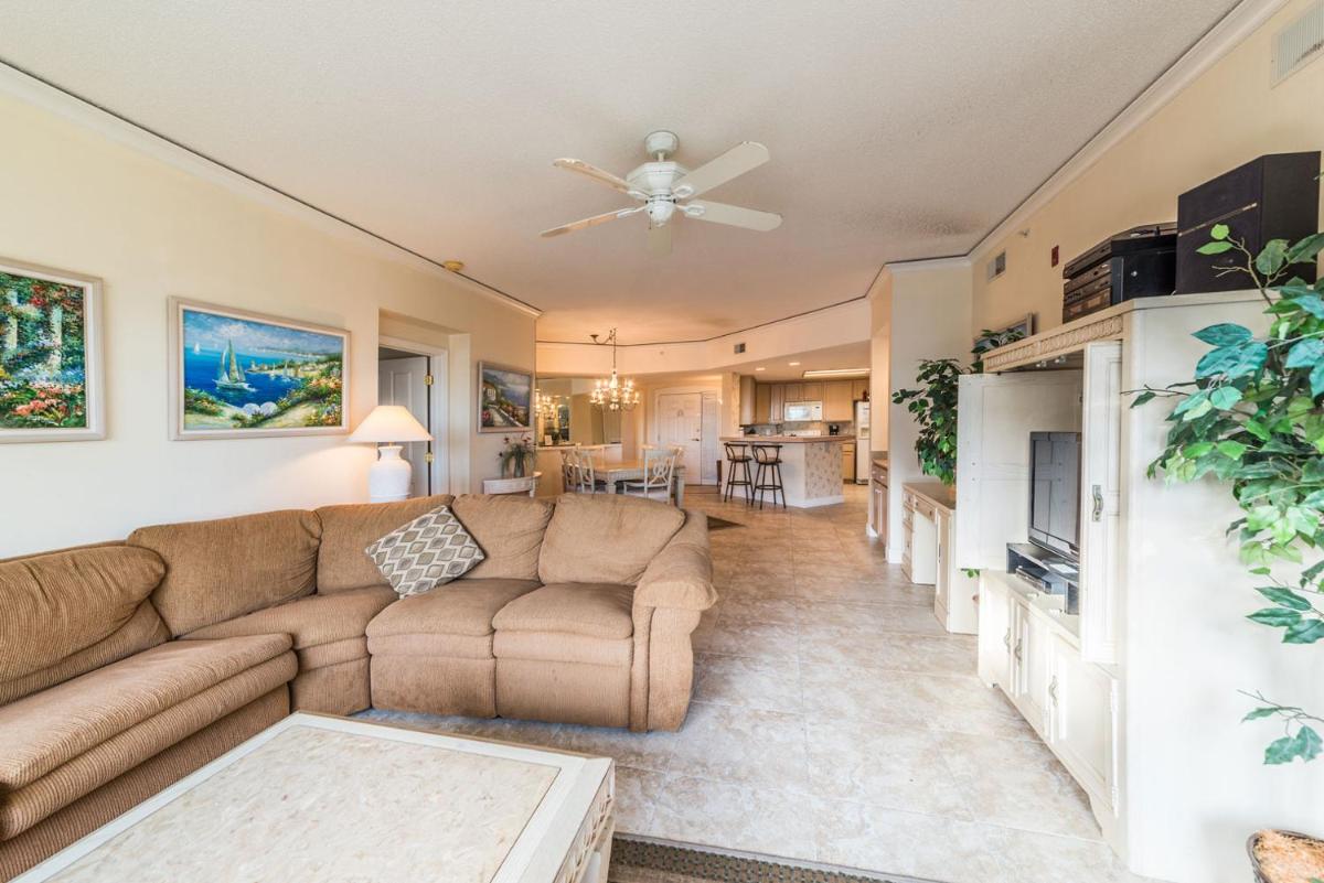 Hampton 6107, 2 Bedroom, Sleeps 6, Large Pool, Oceanfront View - Housity