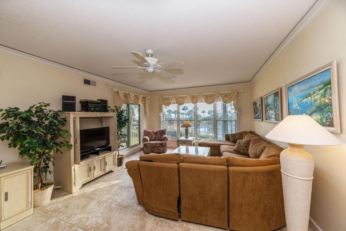 Hampton 6107, 2 Bedroom, Sleeps 6, Large Pool, Oceanfront View - Housity