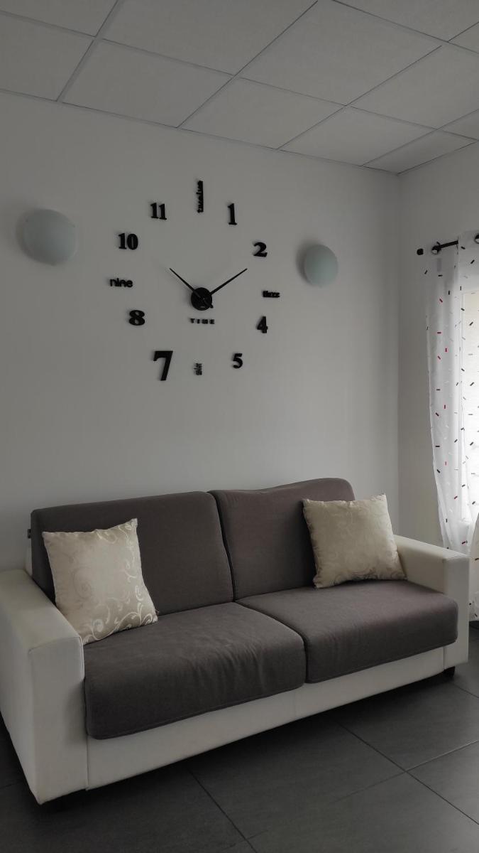 Donatella House - Housity