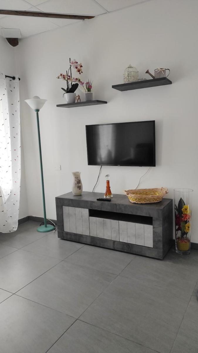 Donatella House - Housity