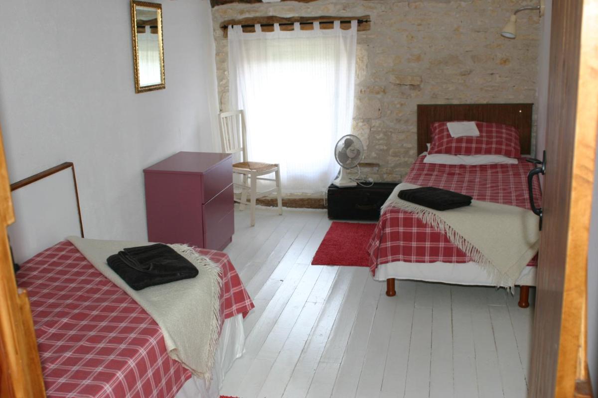 Suitetrails - 3 Bed Gite with private pool & garden in Nantille