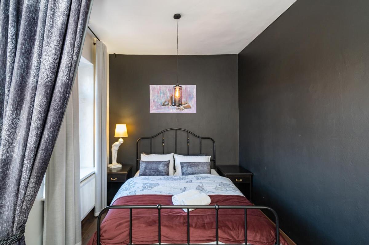 Retro Studio Old Town Apartment by Hostlovers - Housity