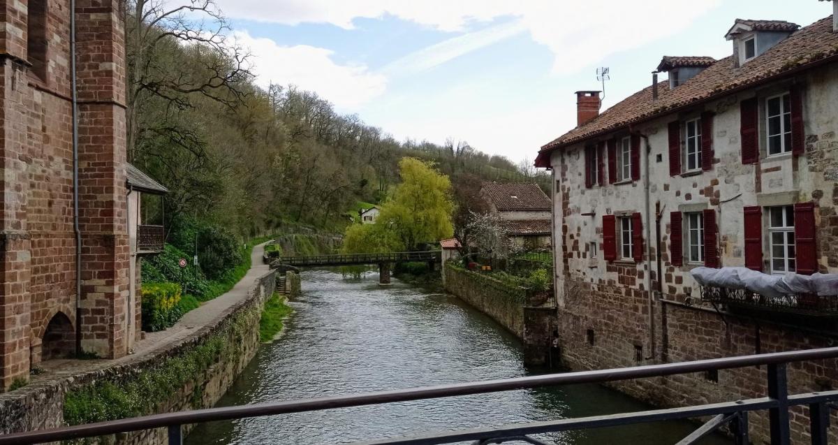 Saint Jean Pied de Port. Centre Ville. Rue Piétonne - Housity