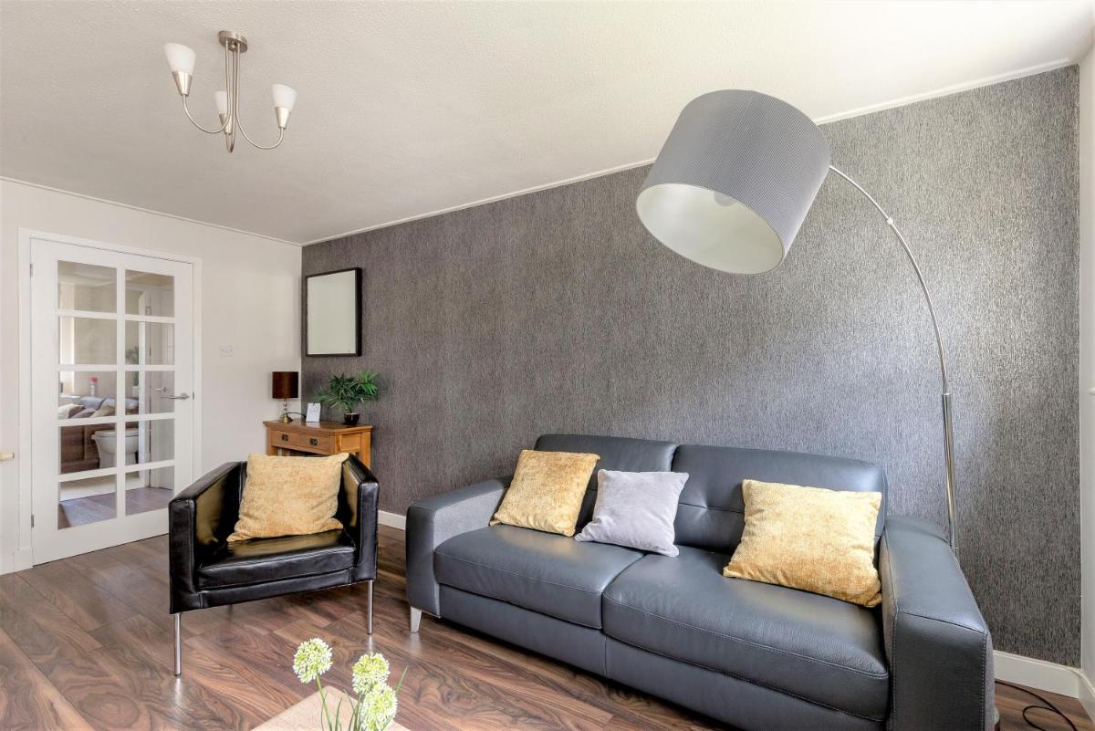 Stunning 1 Bed at Holyrood Palace & Arthurs Seat - Housity