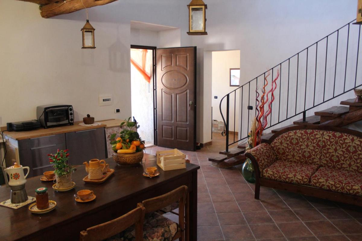 Rustic House - Housity