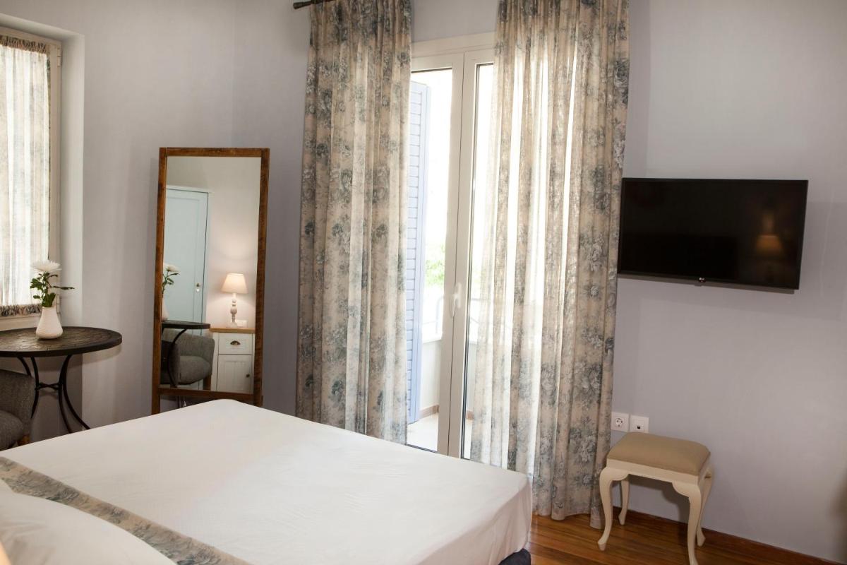 Suitetrails - Lovely 1st Fl. Apt, with Balcony in Pagrati