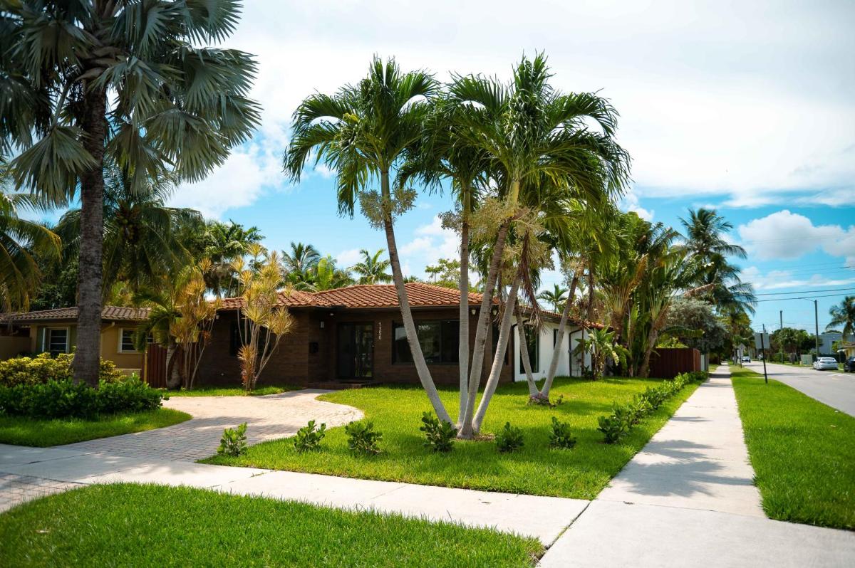 Modern Newly Renovated Boho Beach Home with Heated Pool - Housity
