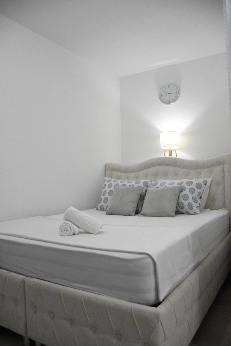 The White Apartment - Hizvo