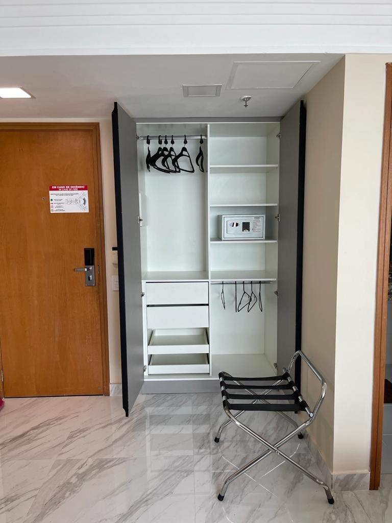 Flat Tropical - Housity