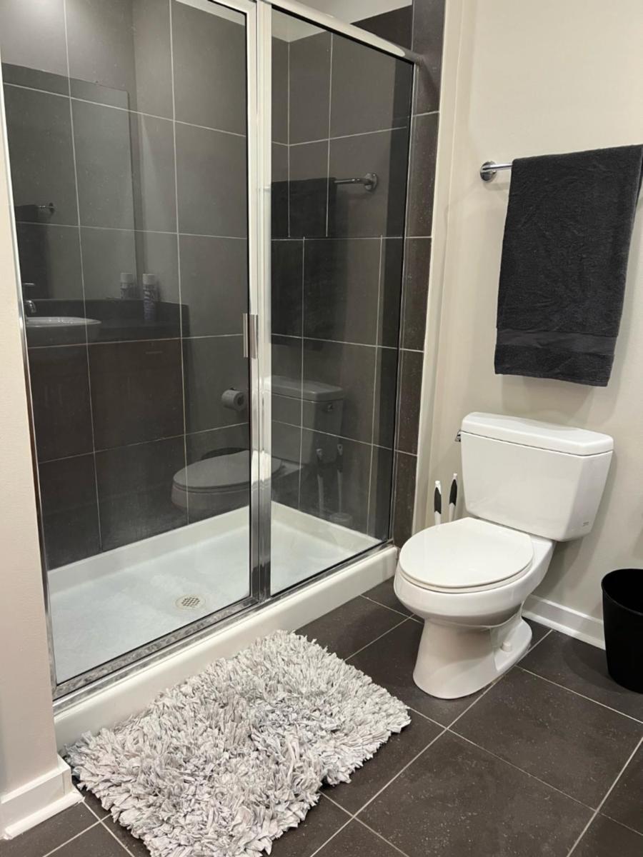 Uptown Gem Spacious Condo With Parking-WiFi-10 min walk to Spectrum Center - Housity