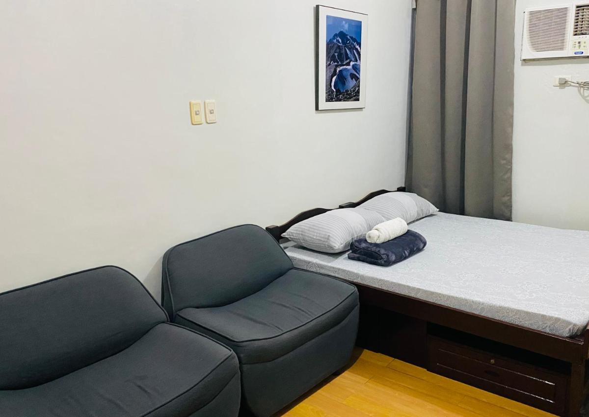 Budget Studio APT for Transients with Pool Access - Housity