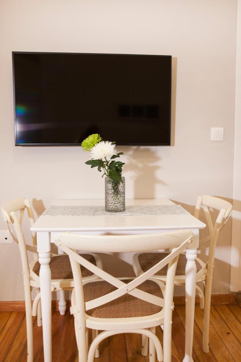 2-spaces comfy Bentzi apartment 7 with balcony in Pagrati - Housity