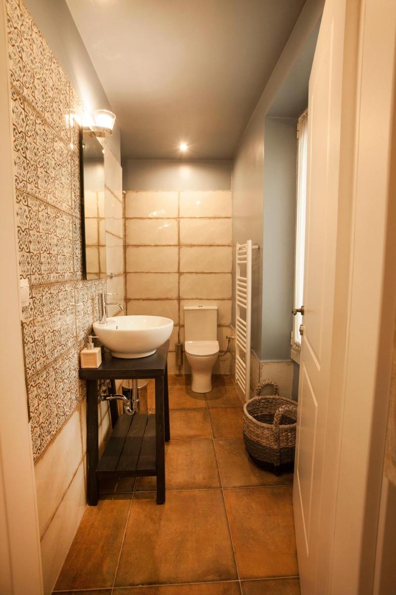 2-spaces comfy Bentzi apartment 7 with balcony in Pagrati - Housity