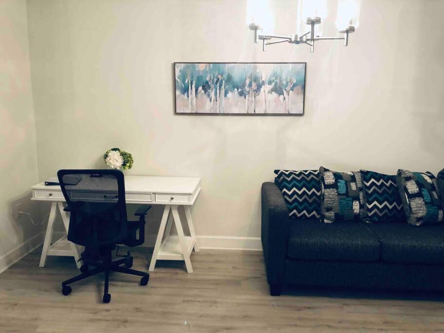 Pet friendly 4-bedroom home with fenced yard - Housity