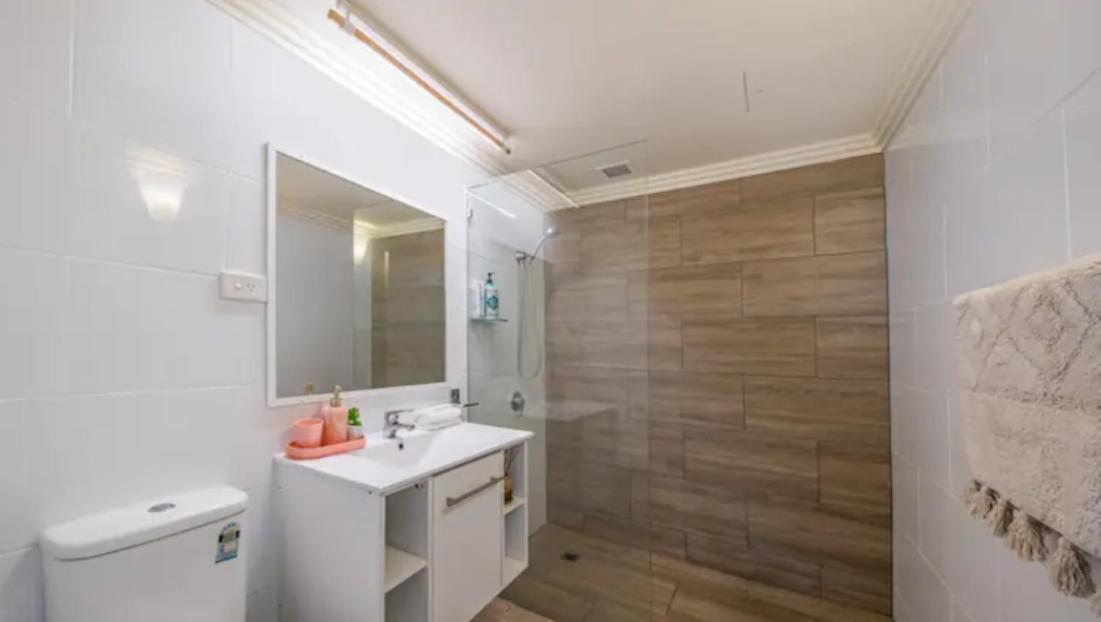 ☆Airliedise☆NO hills☆Kitchen☆5min walk 2 Ferry terminal☆WiFi☆Netflix - Housity