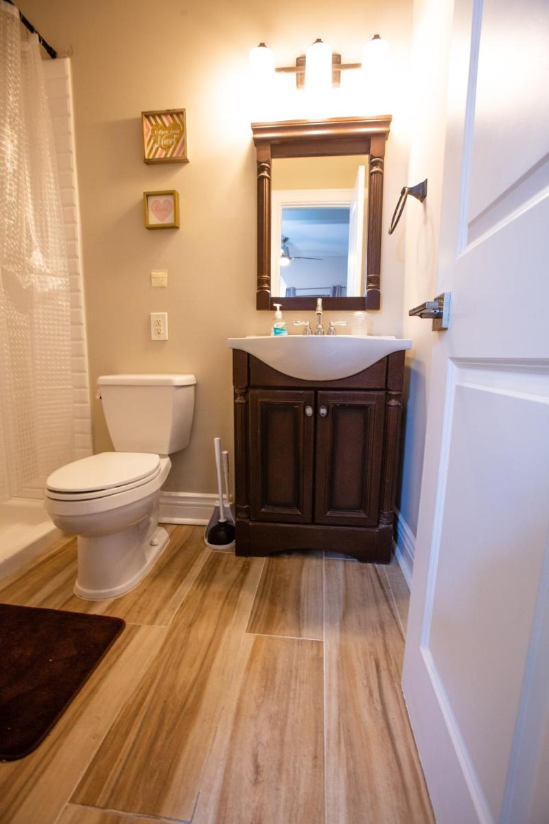Cozy Studio in the Downtown/Montrose area - Housity