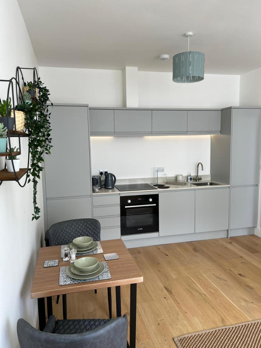 Lovely 1 Bed flat *FREE PARKING* Hoe/Barbican Plymouth - Housity