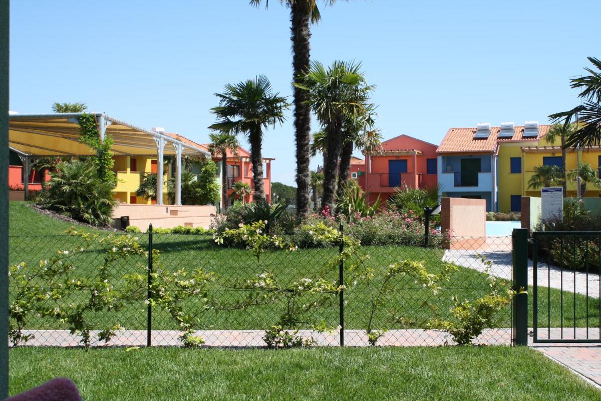 Very nice studio with private garden and swimming pool - Housity