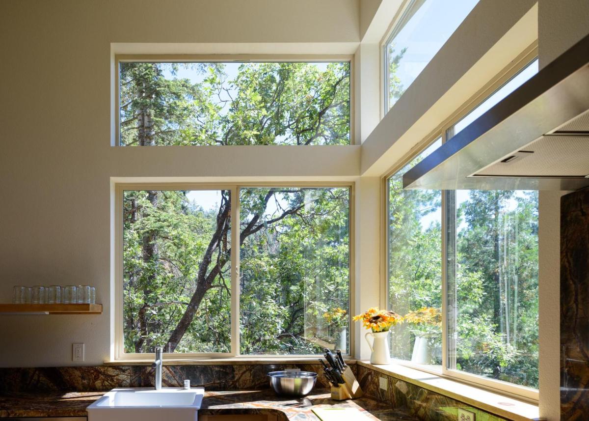 Alpenglow 1 - Housity