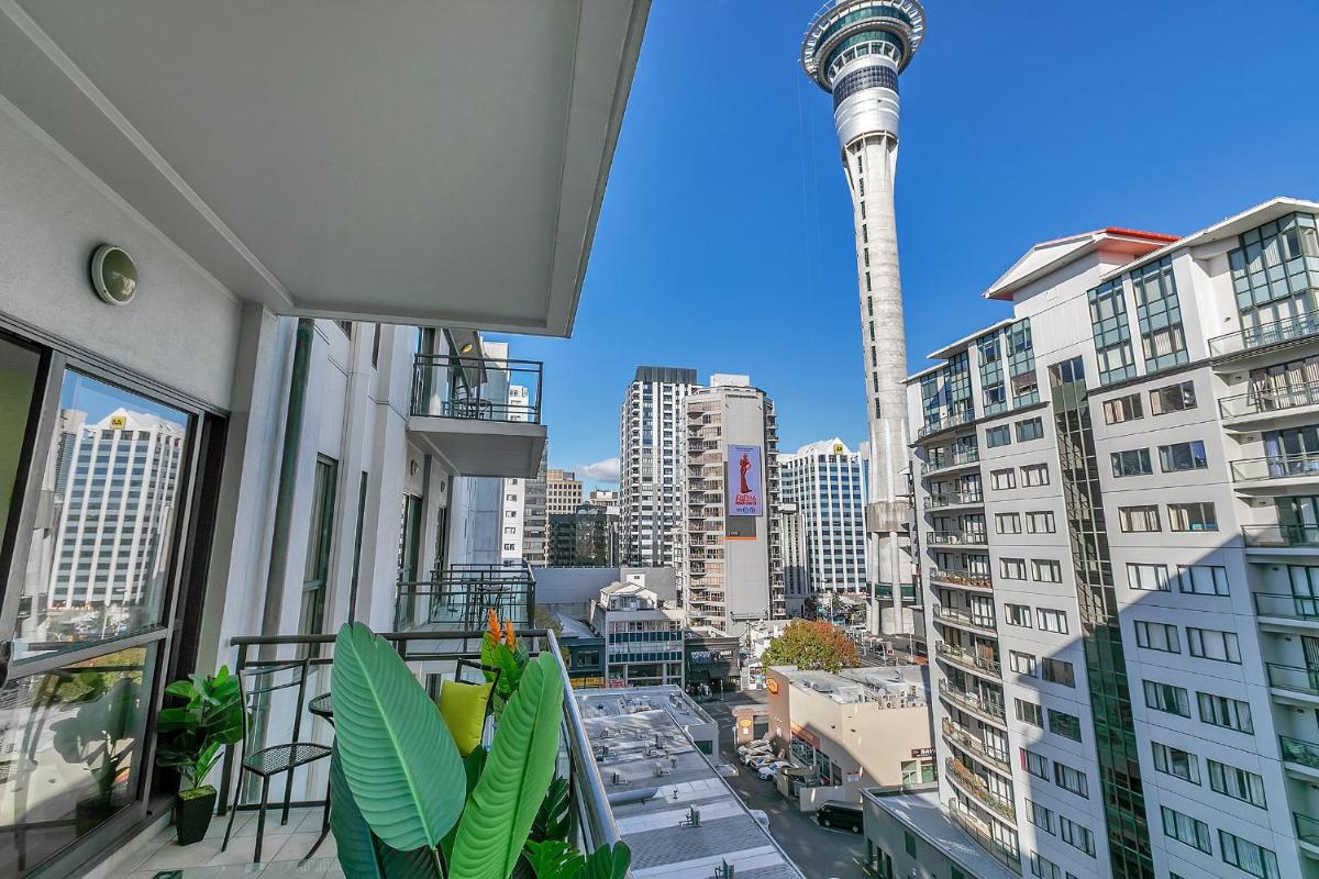 Sky Tower Serenity + Rooftop Pool - Housity