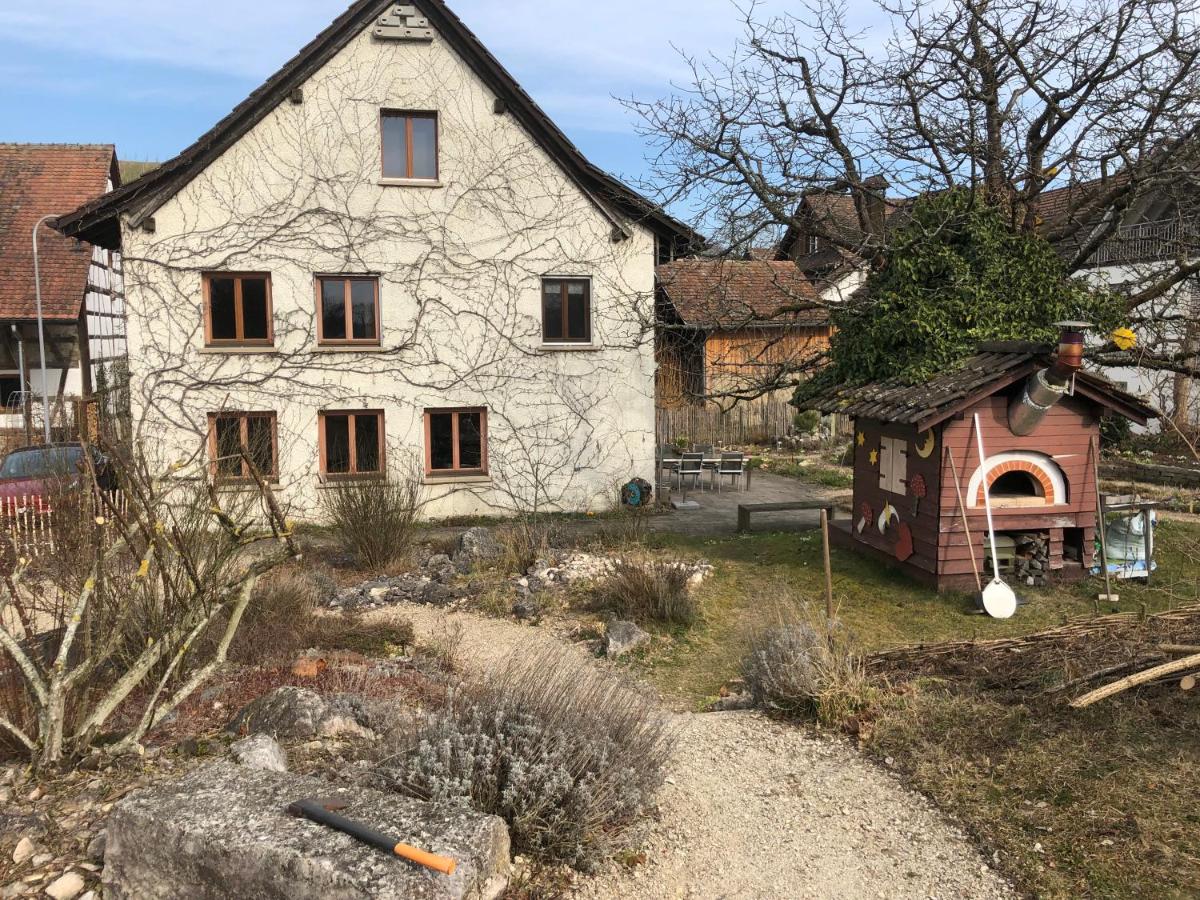 Ferienhaus mit Naturgarten - Housity