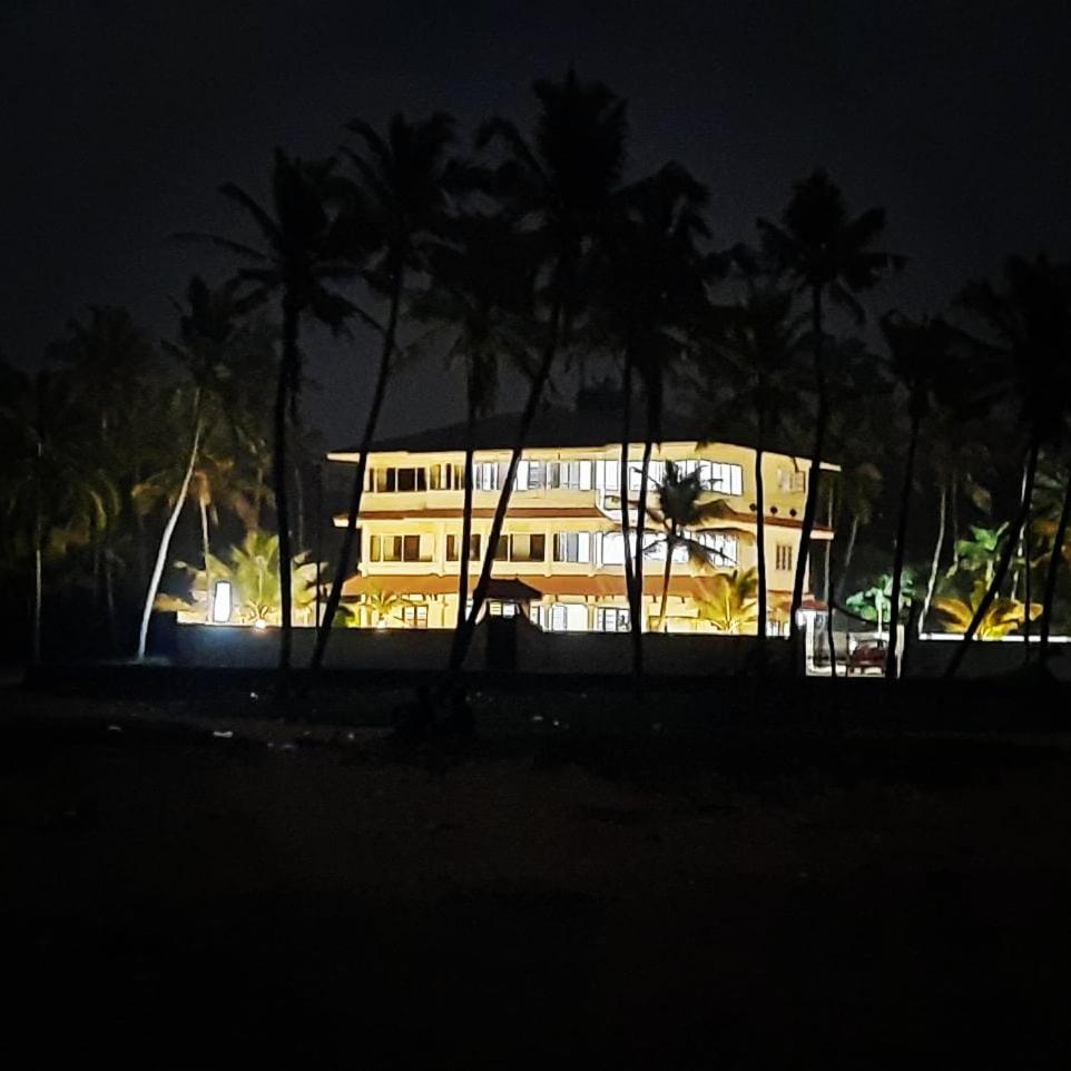 Poovar Sea View rooms and boating Family & couple only - Housity