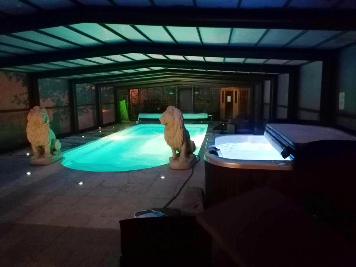 Villa elegante a Saint Clair d'Arcey avec piscine privee - Housity