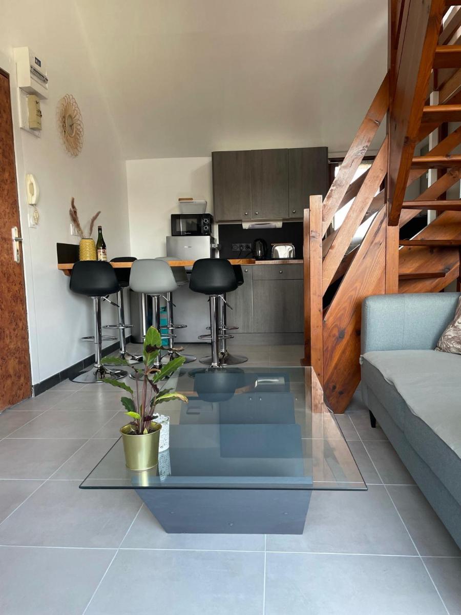 ROAZHON LODGE - Housity