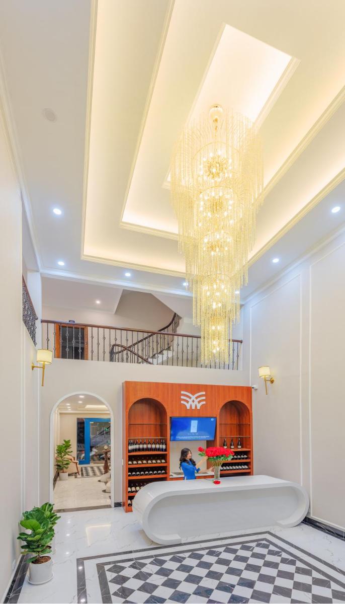 WHITE HOTEL - Housity