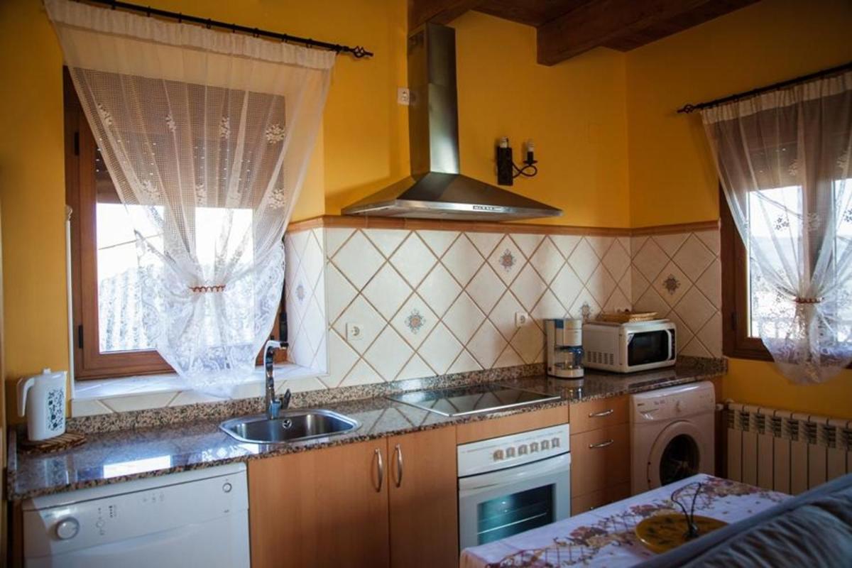Suitetrails - 4 bedrooms house with wifi at Tedejo