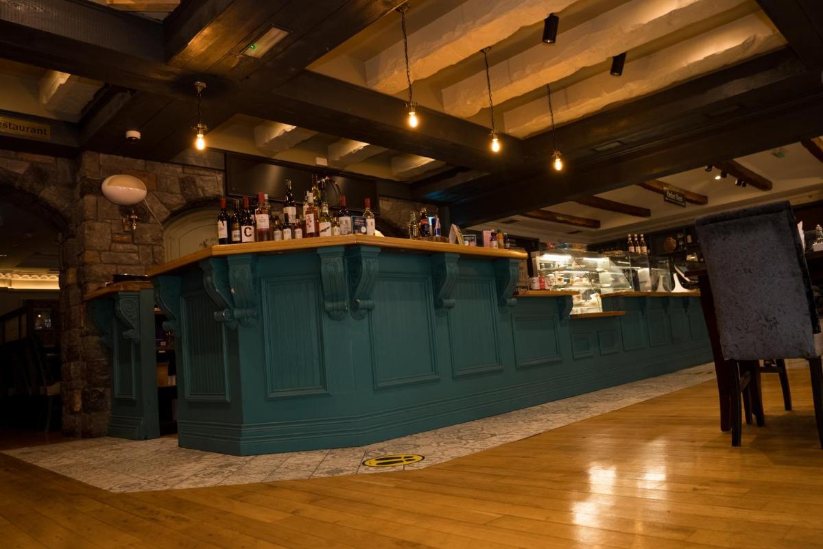 Walsh's Hotel and Apartments - Housity