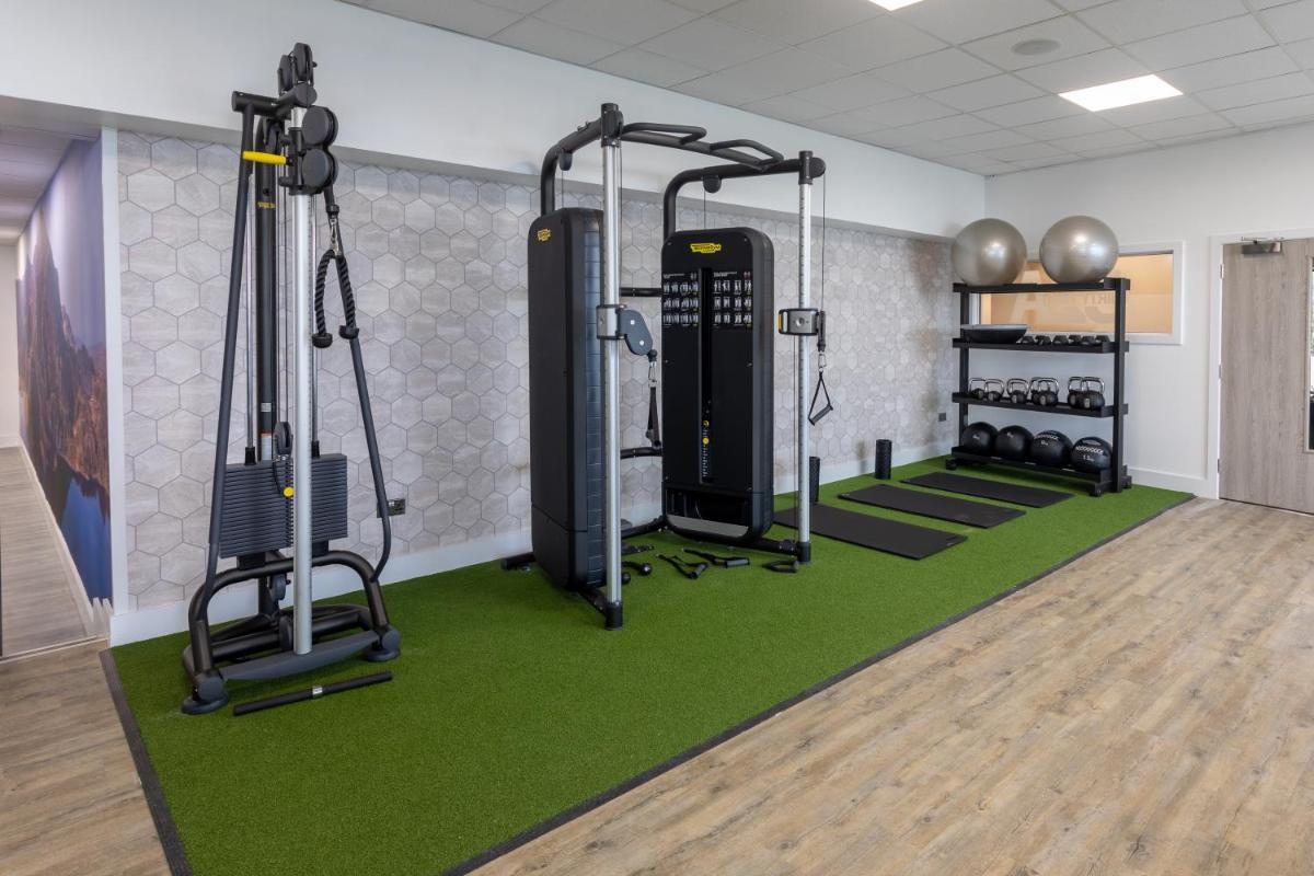 Springfield Hotel & Health Club - Housity