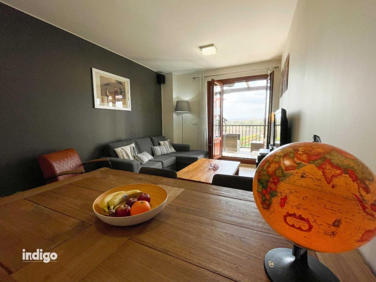 JAN001 Modern Spacious 2 Bedroom Apartment - Housity