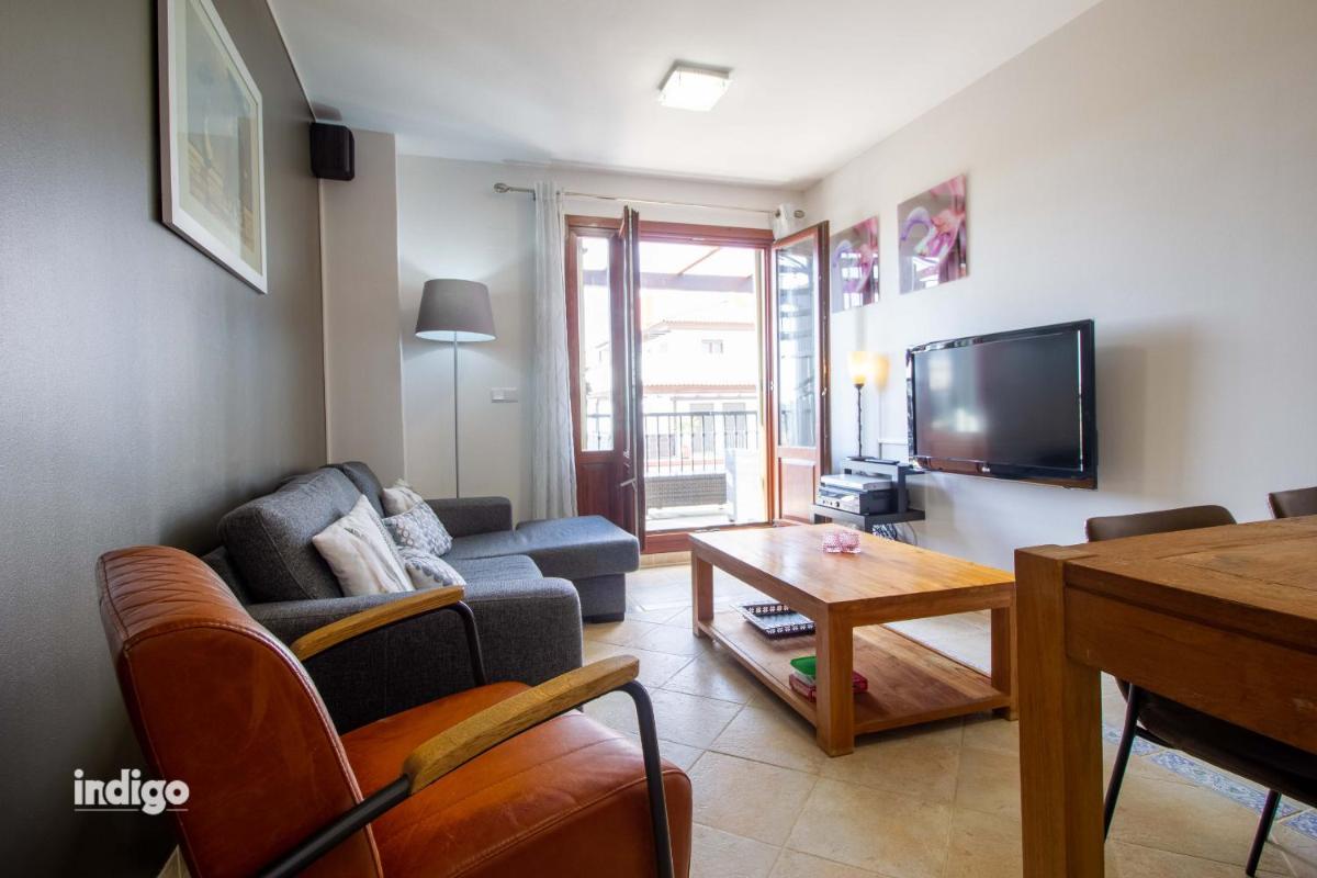 JAN001 Modern Spacious 2 Bedroom Apartment - Housity