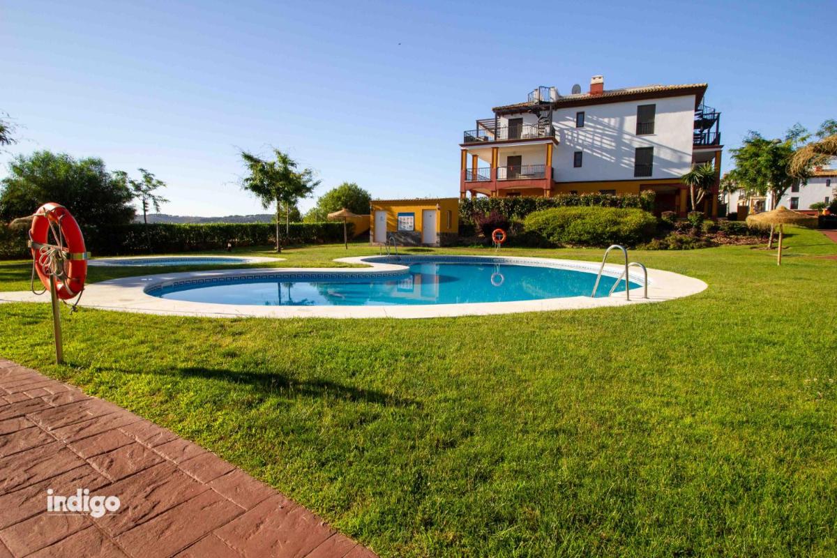 JAN001 Modern Spacious 2 Bedroom Apartment - Housity