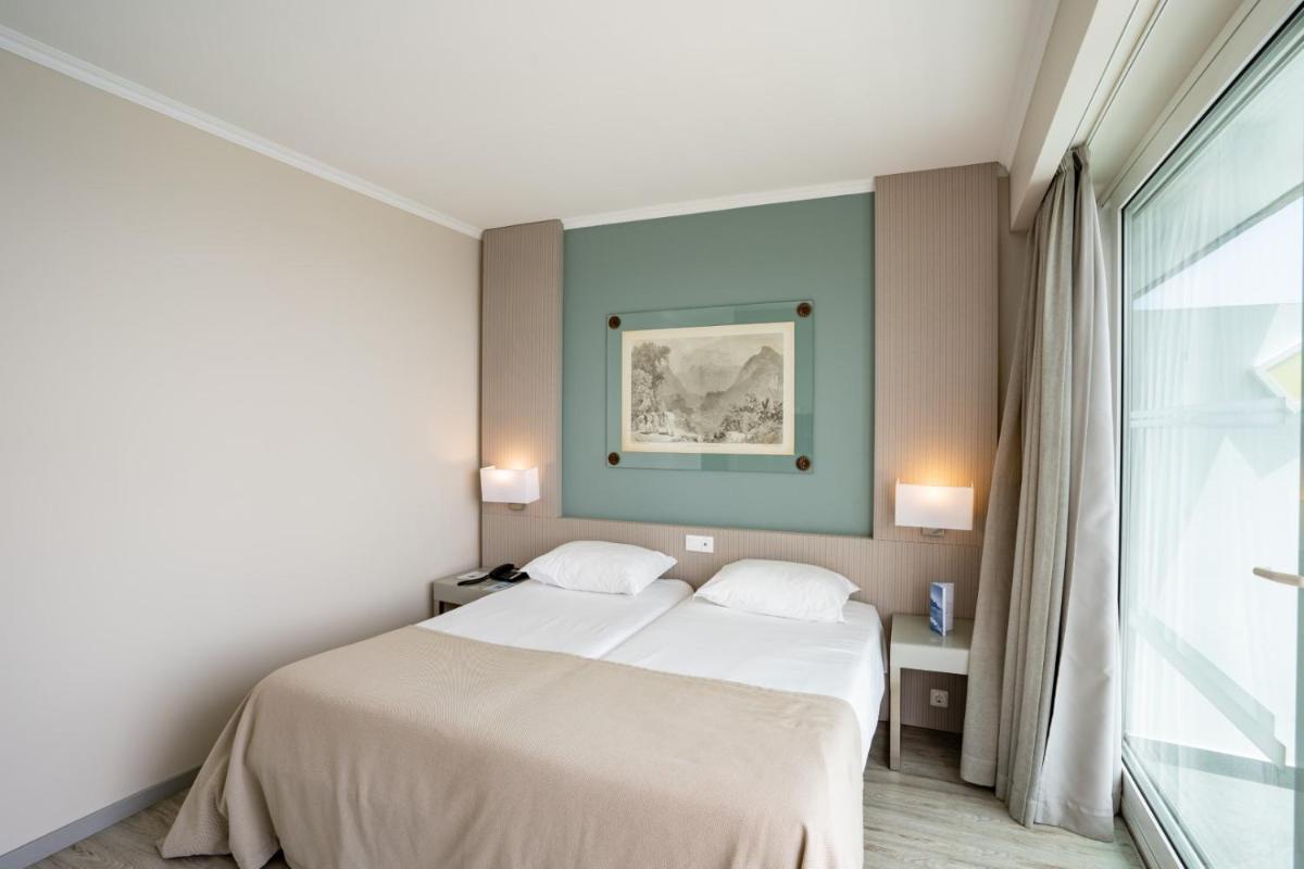Uma cama ou camas num quarto em Hotel Orca Praia