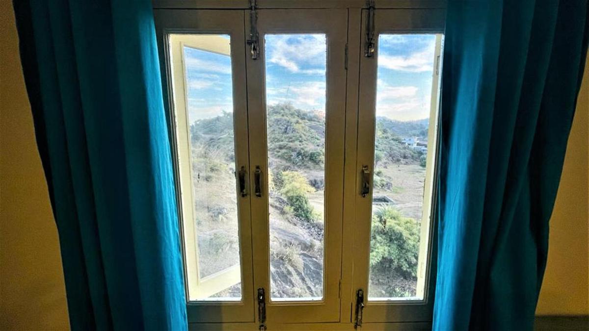SHIKHAR BUNGLOW - A Stunning Valley View Bungalow in Mount Abu - Housity