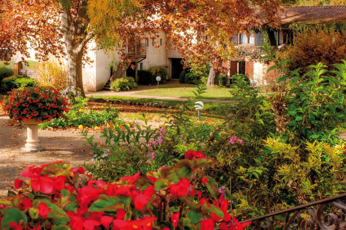 Jardin de l'établissement Club Vacances Bleues Domaine de Château Laval